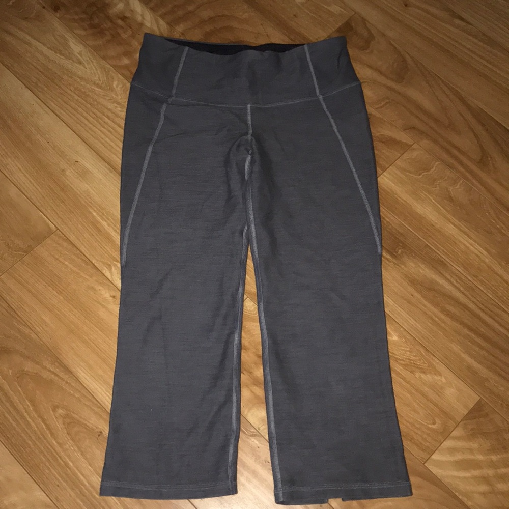 Lululemon gray cotton crops size 6